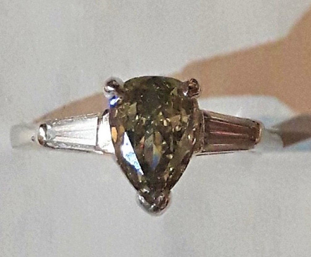Lady’s 1.04ct Fancy Yellowish Green Diamond Ring